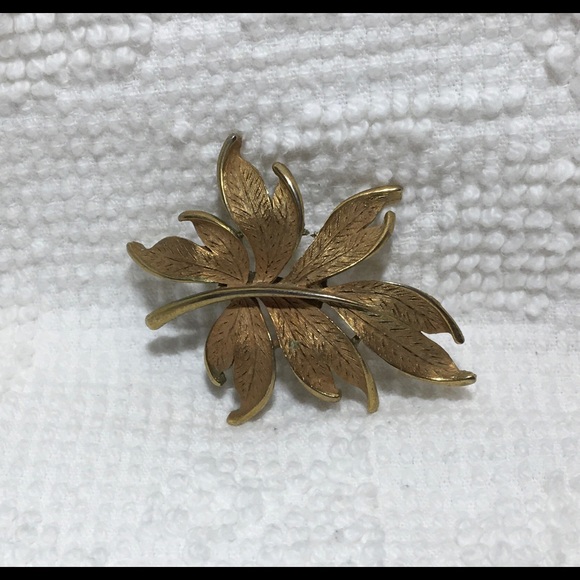 Vintage Leaf Brooch - Picture 3 of 7